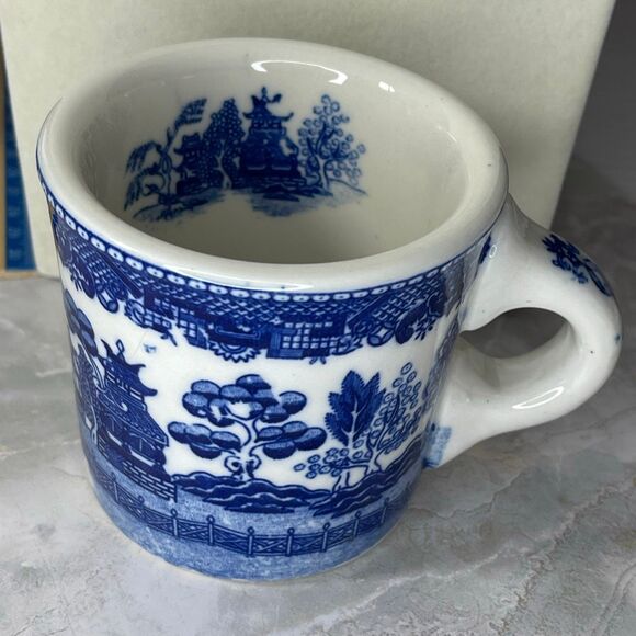 VTG Blue Willow country theme pattern coffee mug. - Picture 2 of 8